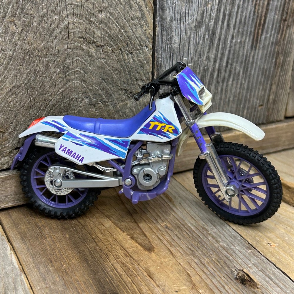 Maisto Yamaha TTR Dirt Bike Scale Model Purple White Motocross Toy Motorcycle
